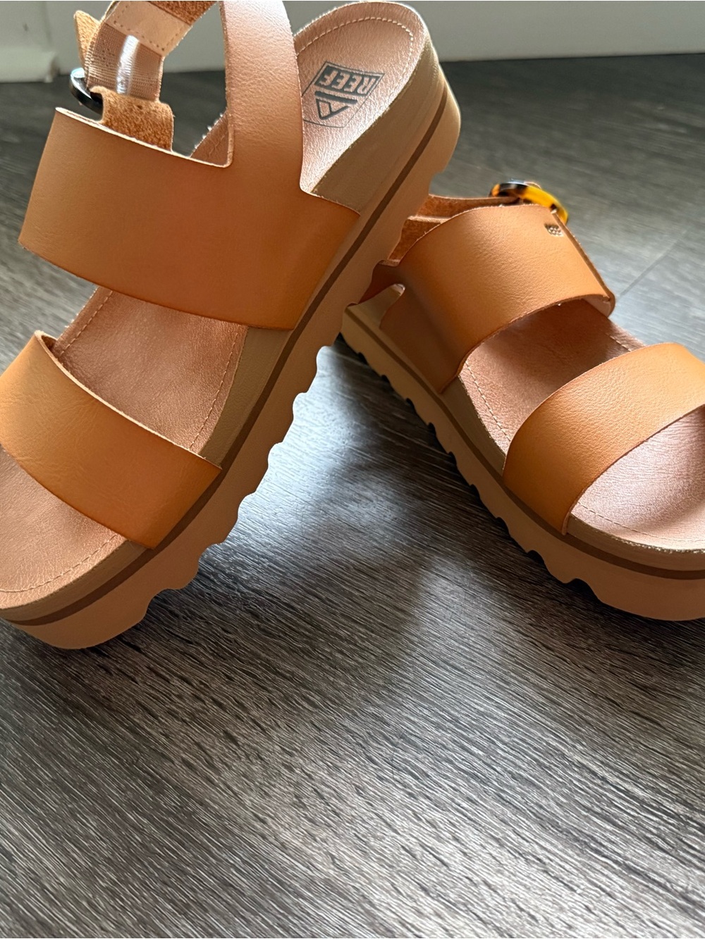 NWOT Reef Tan Platform Slide Sandals with Tortoiseshell Accent